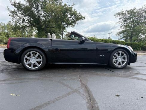 Used 2005 Cadillac XLR RWD image 9