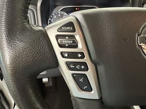 Used 2022 Nissan Titan SV w/ SV Convenience Package AWD/4WD image 16