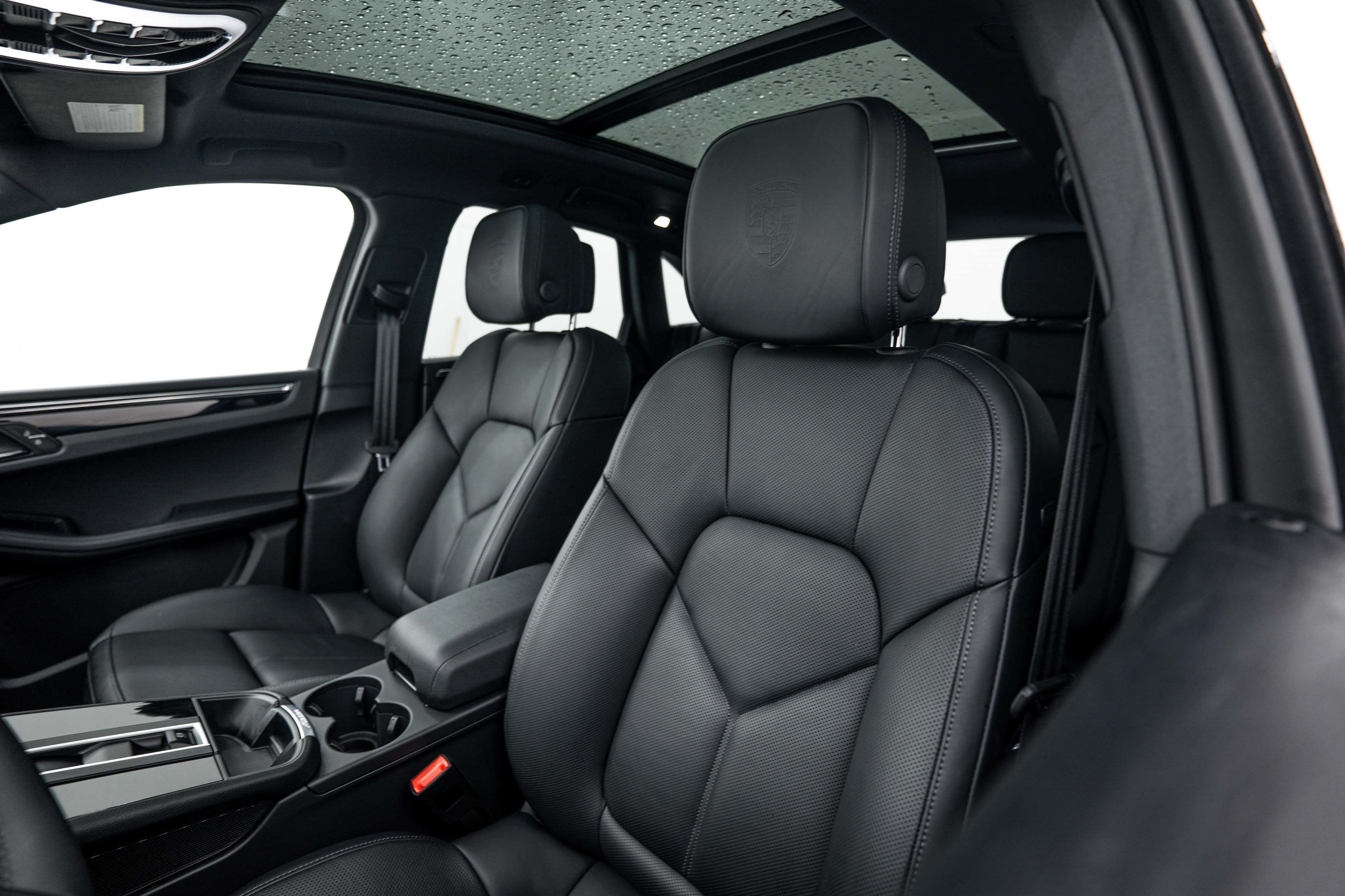 Certified 2026 Porsche Macan AWD/4WD image 18