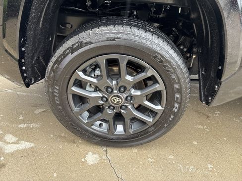 Used 2025 Toyota Tundra Platinum AWD/4WD image 36