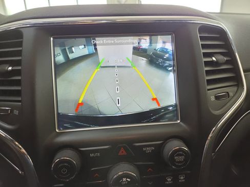 Used 2018 Jeep Grand Cherokee Limited AWD/4WD image 34