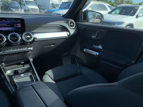 Used 2024 Mercedes-Benz EQB 300 4MATIC image 4