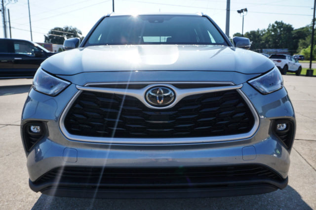 Used 2021 Toyota Highlander XLE FWD image 12