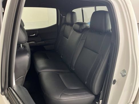 Used 2021 Toyota Tacoma TRD Off-Road AWD/4WD image 19