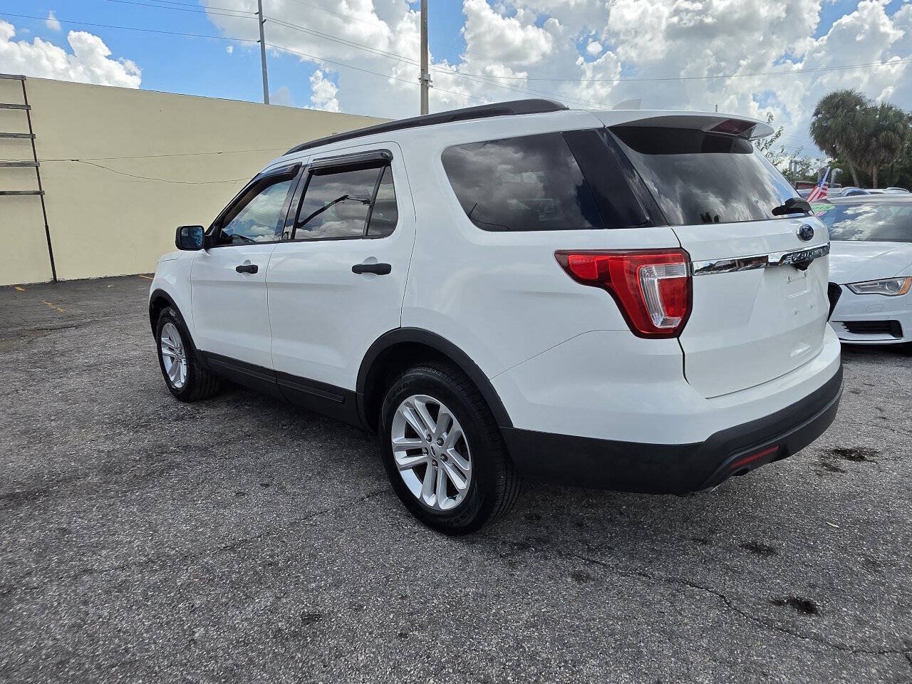 Used 2017 Ford Explorer FWD image 5