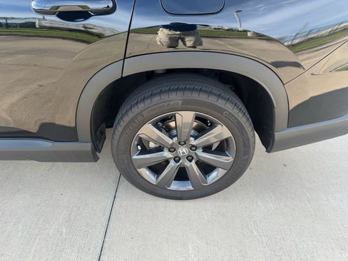 Certified 2025 Honda Pilot Sport image 28