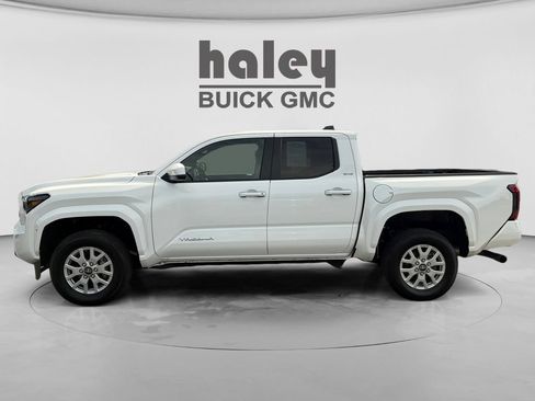 Used 2025 Toyota Tacoma SR5 AWD/4WD image 2