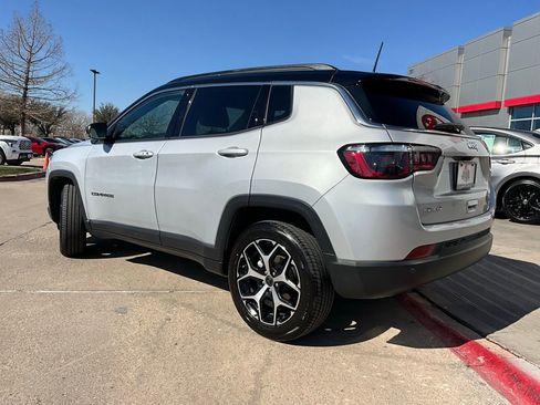 Used 2025 Jeep Compass Limited image 8