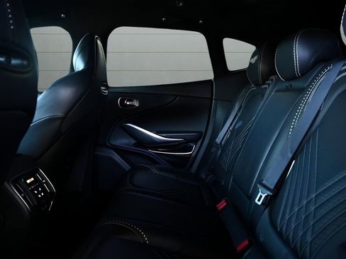 Used 2021 Aston Martin DBX AWD/4WD image 27