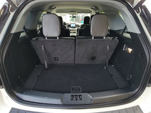 Used 2022 Ford Explorer XLT w/ Equipment Group 202A image 46