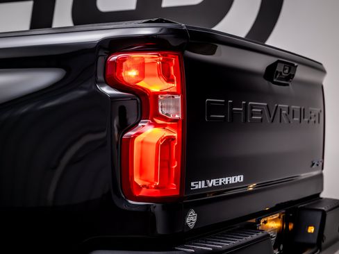 Used 2024 Chevrolet Silverado 2500 ZR2 w/ Technology Package AWD/4WD image 13