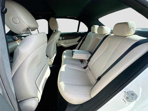 Used 2017 Mercedes-Benz E 300 image 26