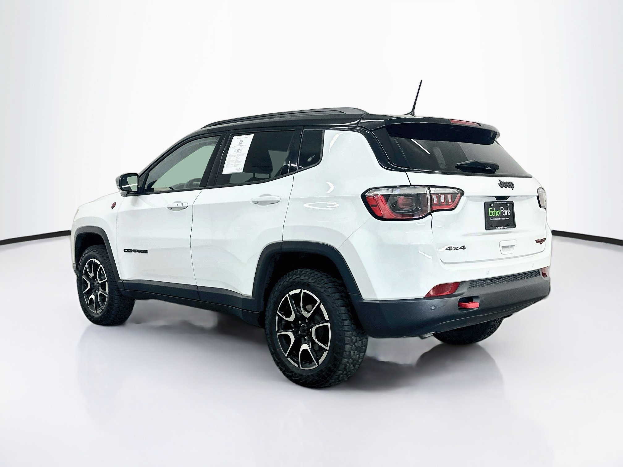 Used 2025 Jeep Compass Trailhawk AWD/4WD image 5