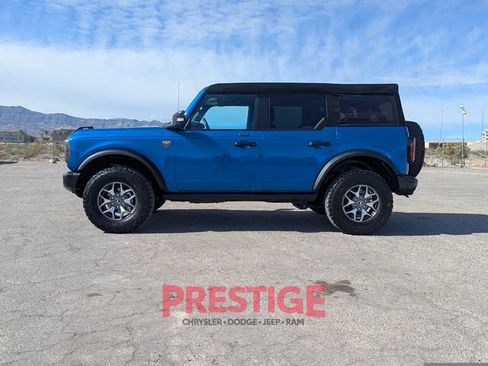 Used 2023 Ford Bronco Badlands image 11