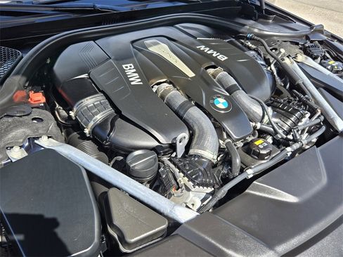 Used 2019 BMW 750i xDrive w/ Executive Package image 17