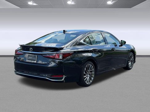 Certified 2025 Lexus ES 300h Ultra Luxury w/ Accessory Package (Z1) FWD image 9