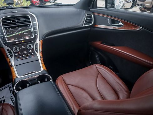 Used 2018 Lincoln MKX Reserve image 24