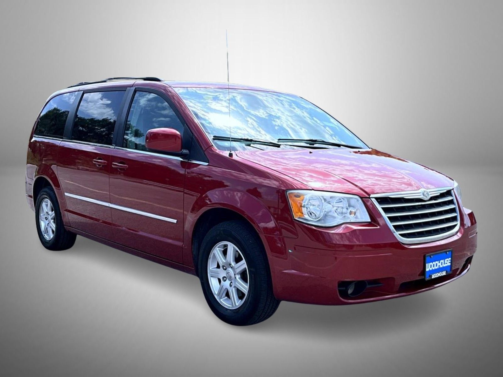 Used 2010 Chrysler Town & Country Touring w/ Entertainment Group #2 FWD image 3