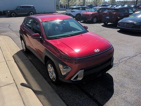 Used 2024 Hyundai Kona SE image 4