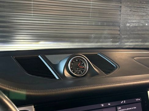 Used 2020 Porsche Macan Turbo AWD/4WD image 27