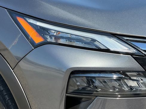 Used 2025 Nissan Rogue SV image 33