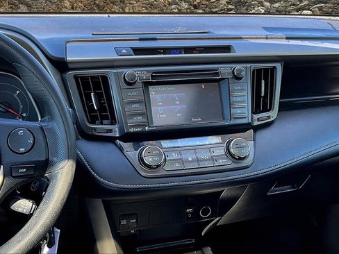 Used 2014 Toyota RAV4 XLE image 6