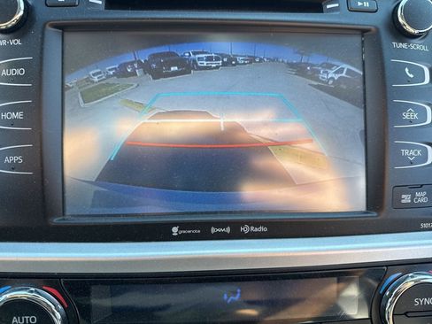 Used 2018 Toyota Highlander XLE image 27