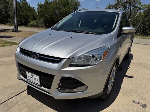 Used 2015 Ford Escape Titanium FWD image 5