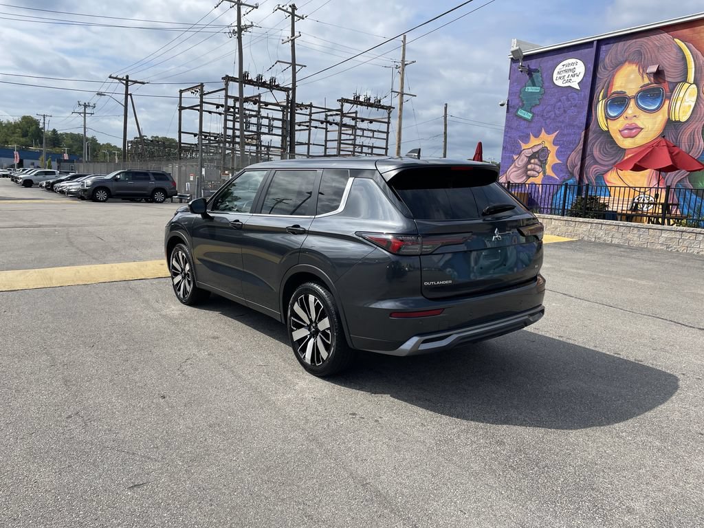 Used 2025 Mitsubishi Outlander SE AWD/4WD image 3