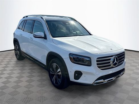Used 2025 Mercedes-Benz GLB 250 image 4