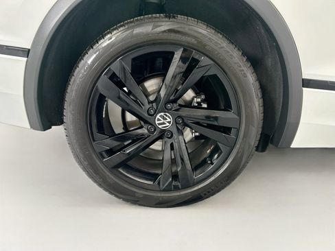 Used 2024 Volkswagen Tiguan SE R-Line FWD image 31