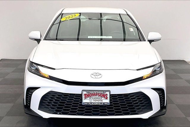 Used 2025 Toyota Camry SE FWD image 2