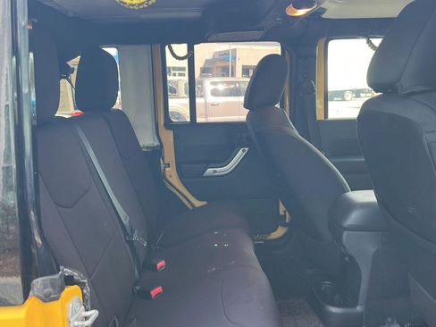 Used 2015 Jeep Wrangler Unlimited Rubicon w/ Connectivity Group image 13