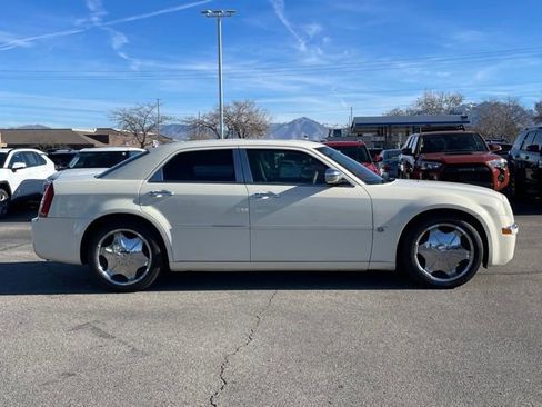 Used 2006 Chrysler 300 C w/ Navigation & Sound Group II image 5