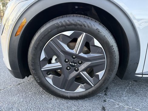 Used 2025 Kia EV6 Light image 11