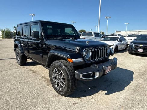 Used 2026 Jeep Wrangler Unlimited Sahara AWD/4WD image 7