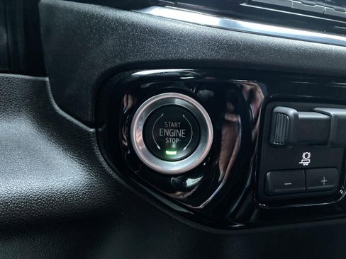 Used 2024 GMC Sierra 1500 Elevation image 9