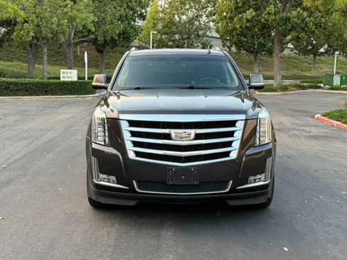 Used 2018 Cadillac Escalade Luxury RWD image 9