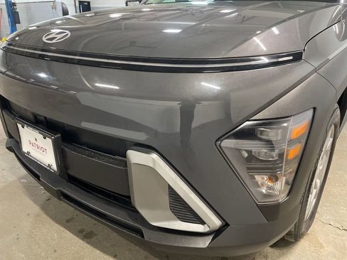 Certified 2024 Hyundai Kona SE image 9