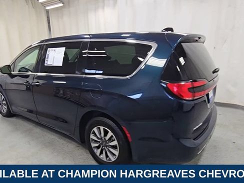 Used 2023 Chrysler Pacifica Touring-L FWD image 9