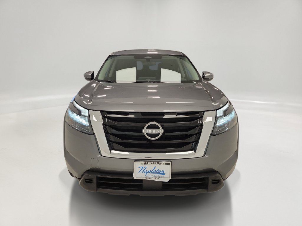 Used 2024 Nissan Pathfinder SV FWD image 2