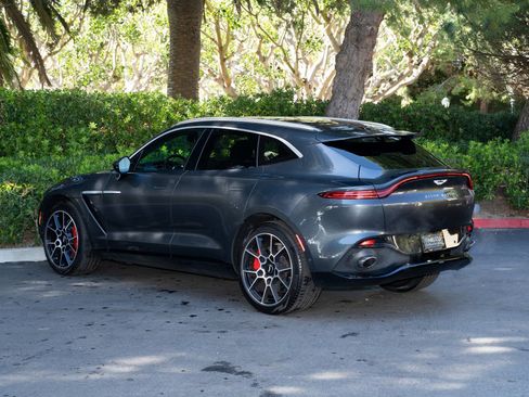 Used 2021 Aston Martin DBX image 4