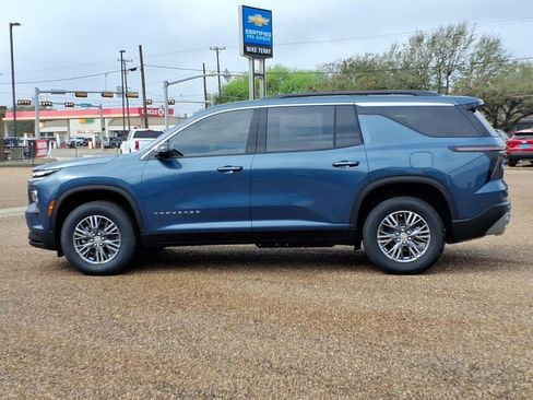 New 2026 Chevrolet Traverse LT image 2