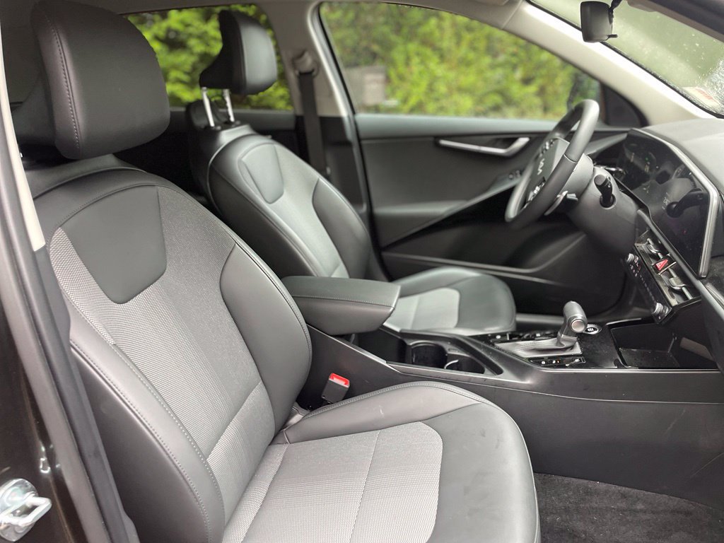 Used 2025 Kia Niro EX FWD image 24