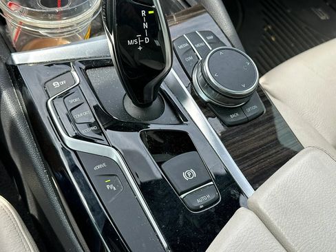 Used 2018 BMW 530e w/ Premium Package 2 RWD image 24