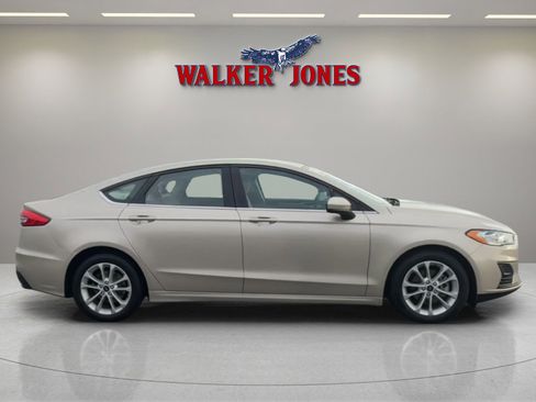 Used 2019 Ford Fusion SE image 2