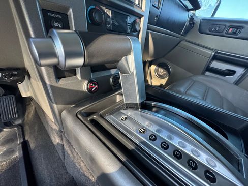 Used 2003 HUMMER H2 w/ Preferred Equipment Group image 34