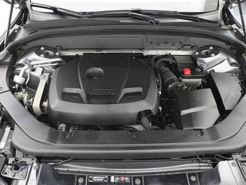 Used 2018 Volvo XC60 T6 Momentum w/ Vision Package image 29