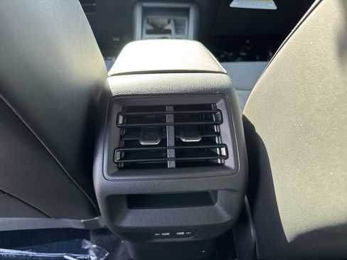 New 2026 Volkswagen Tiguan SE R-Line image 13