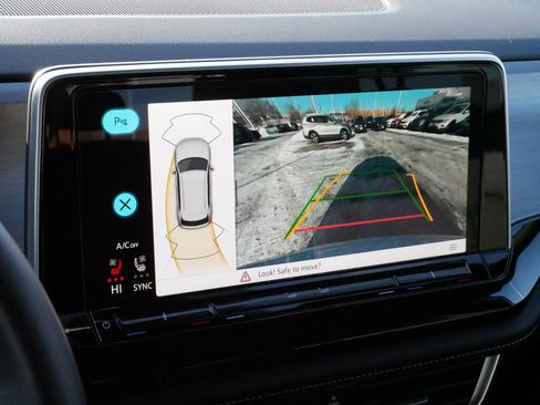 Certified 2025 Volkswagen Atlas Cross Sport SE w/ Panoramic Sunroof Package image 29